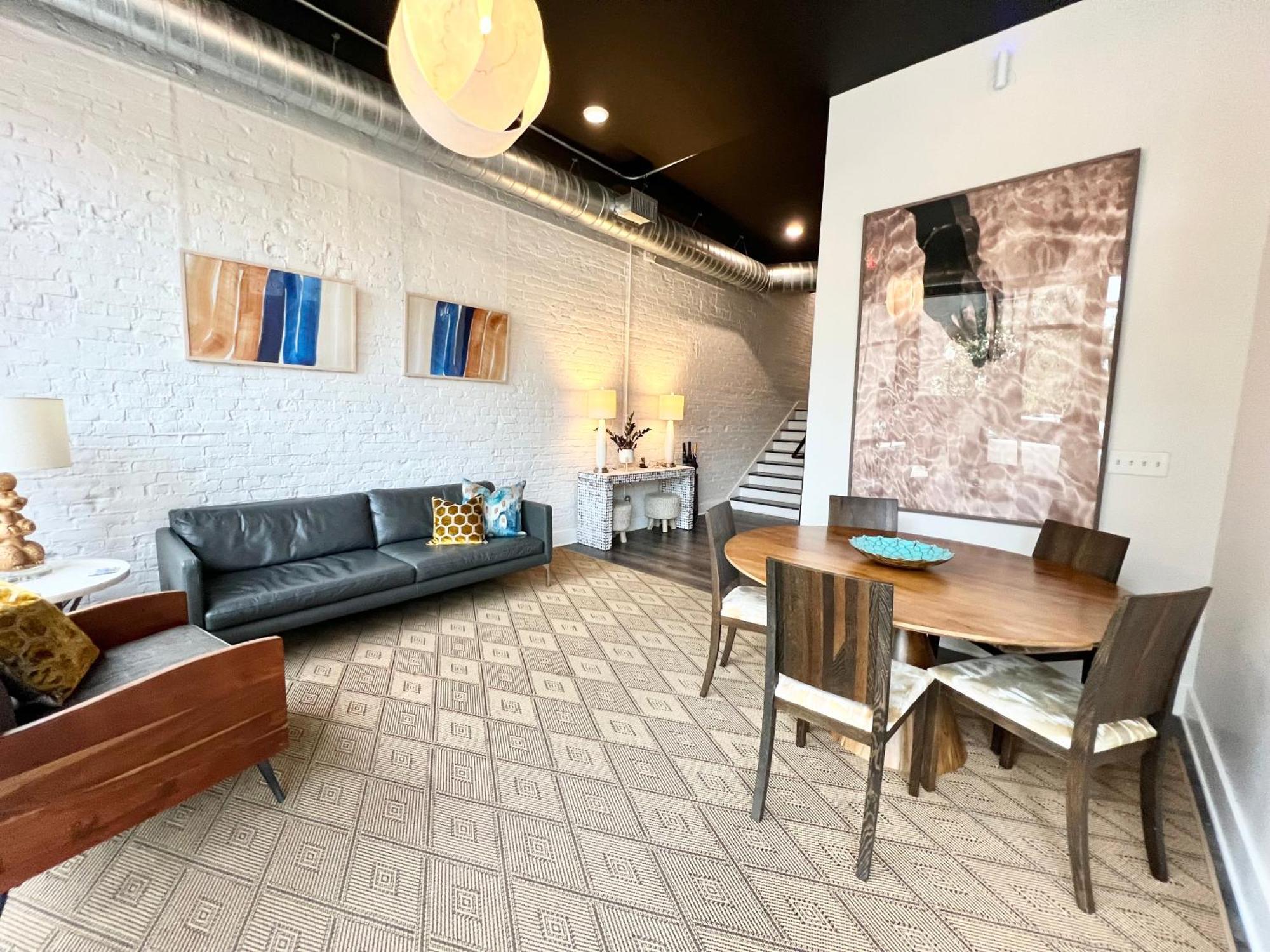 The Hive 302 King With Balcony Hotel Wilmington Exterior photo